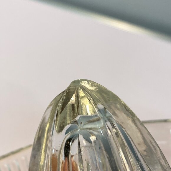 Vintage Federal Clear Glass Citrus Juicer Reamer Loop Handle Spout Farmhouse - Picture 11 of 12